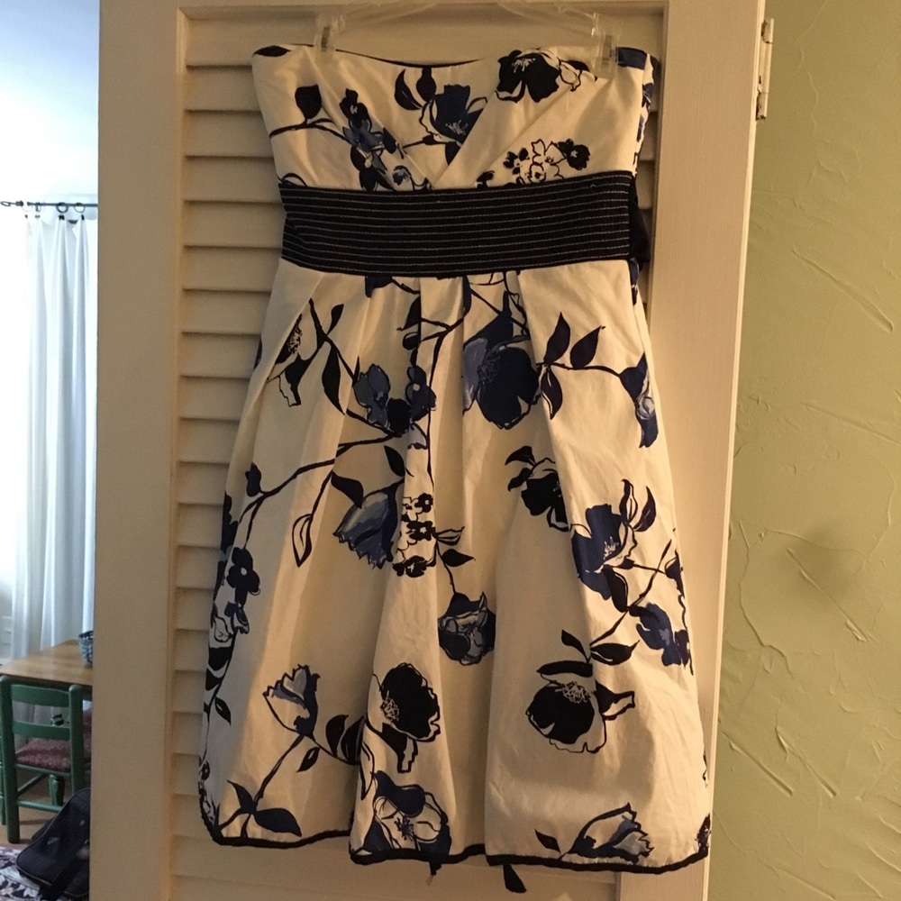 Splendid white floral formal spring dress